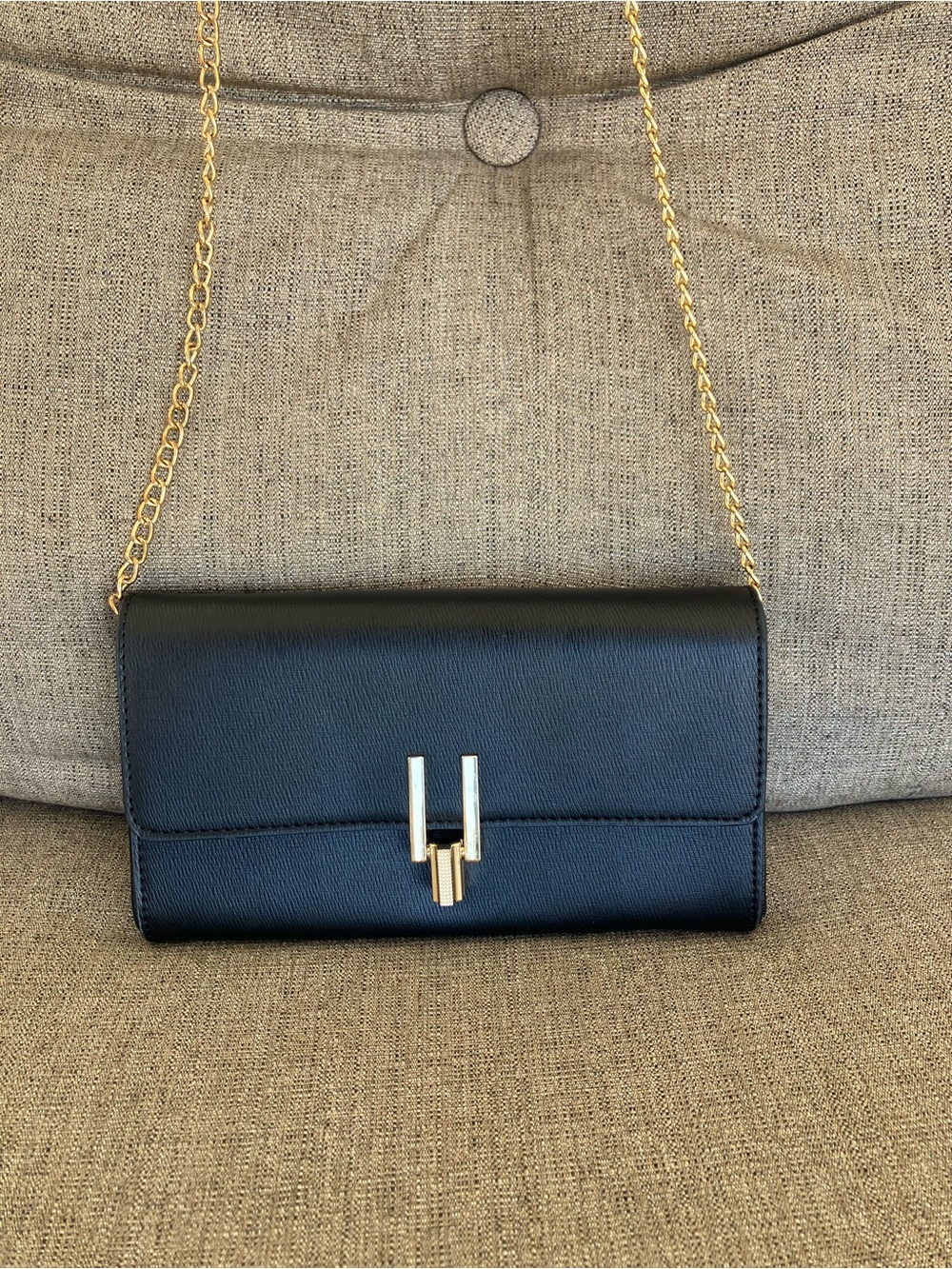 Classic Black Chain Crossbody Shoulder Bag - Gold Hardware